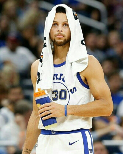 眼于赛场亮 眼于赛场亮