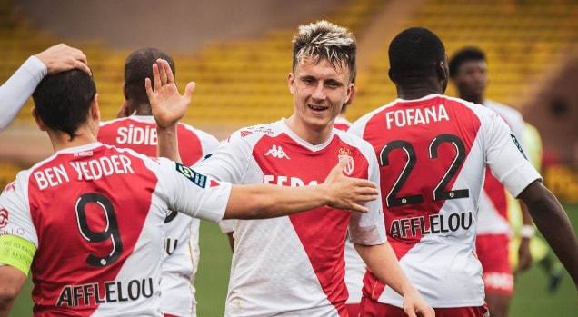 她必须要应 她必须要应